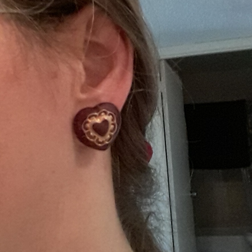 VINTAGE  Enamaled Heart Clip Ons in Gold Tone